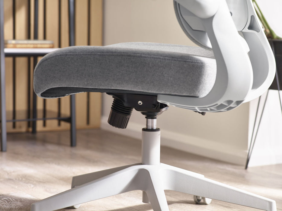 Arnold Grey Mesh Office Chair – Ergonomic & Adjustable - Luminex FurnitureOffice ChairARC001