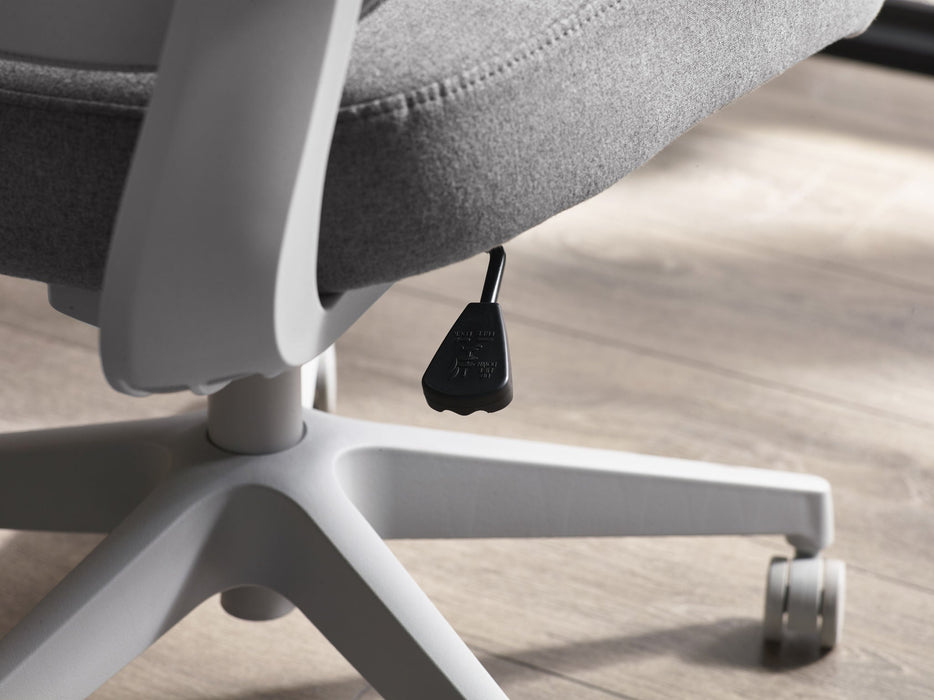 Arnold Grey Mesh Office Chair – Ergonomic & Adjustable - Luminex FurnitureOffice ChairARC001